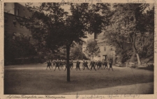 Auf dem Turnplatz im Klostergarten : Liebfrauenschule der A. Schulschwestern Oppeln, Tuchmarkt