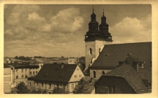 Głuchołazy : widok m.in. na wieże kościoła pw. św. Wawrzyńca, panorama miasta