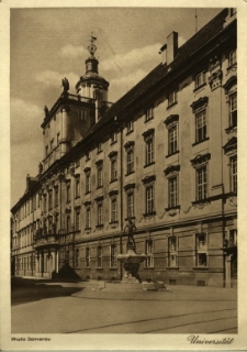 Wrocław : fontanna z szermierzem przed gmachem Uniwersytetu