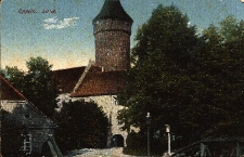 Opole : Zamek Piastowski z widokiem na bramę wjazdową, po lewej stronie budynek