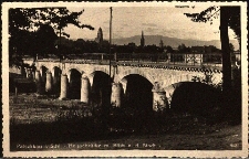 Paczk&oacute;w : na pierwszym planie most